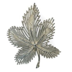 Vintage Sarah Coventry Large Silver Tone Maple Leaf Brooch